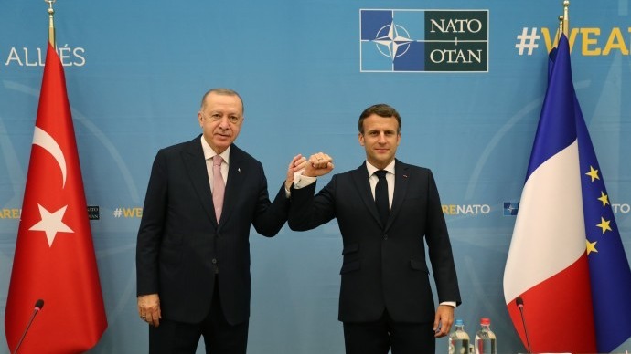 Erdoğan NATO zirvesinde liderlerle bir araya geldi